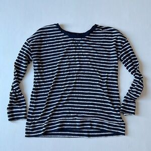 Gap navy striped lightweight long sleeved tshirt L